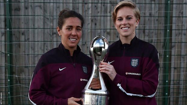 Natasha Dowie and Fara Williams pose with the WSL trophy in 2014