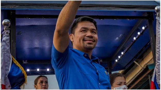 Manny Pacquiao raises his hand in salute during presidency campaign, 2022